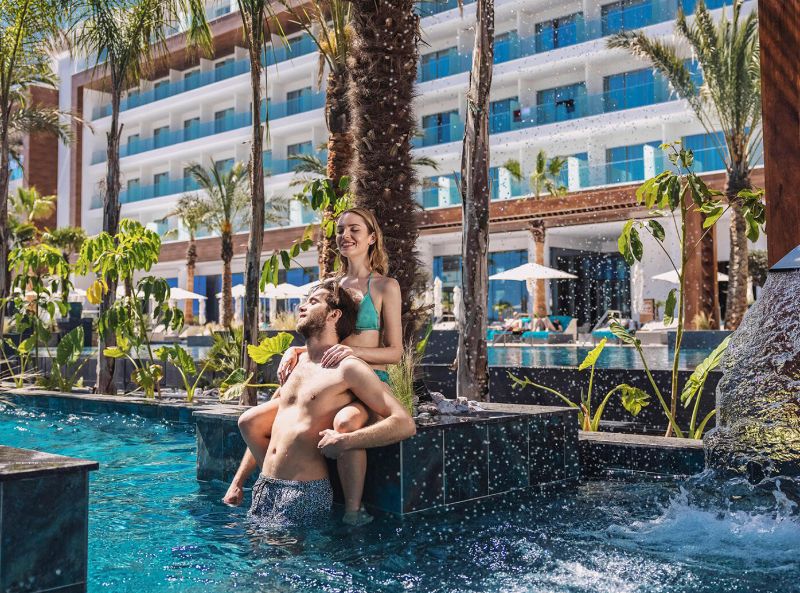 Amanti MadeForTwo, Cyprus